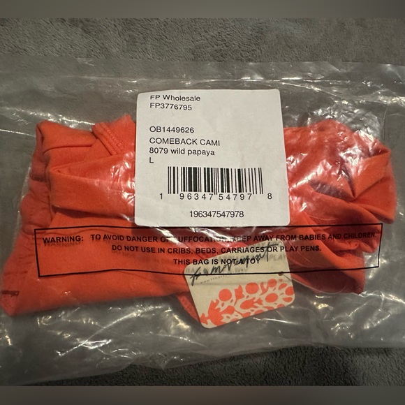 FREE PEOPLE
Comeback Cami
Color: Wild Papaya
Free Movement- Sz: L - Picture 8 of 10